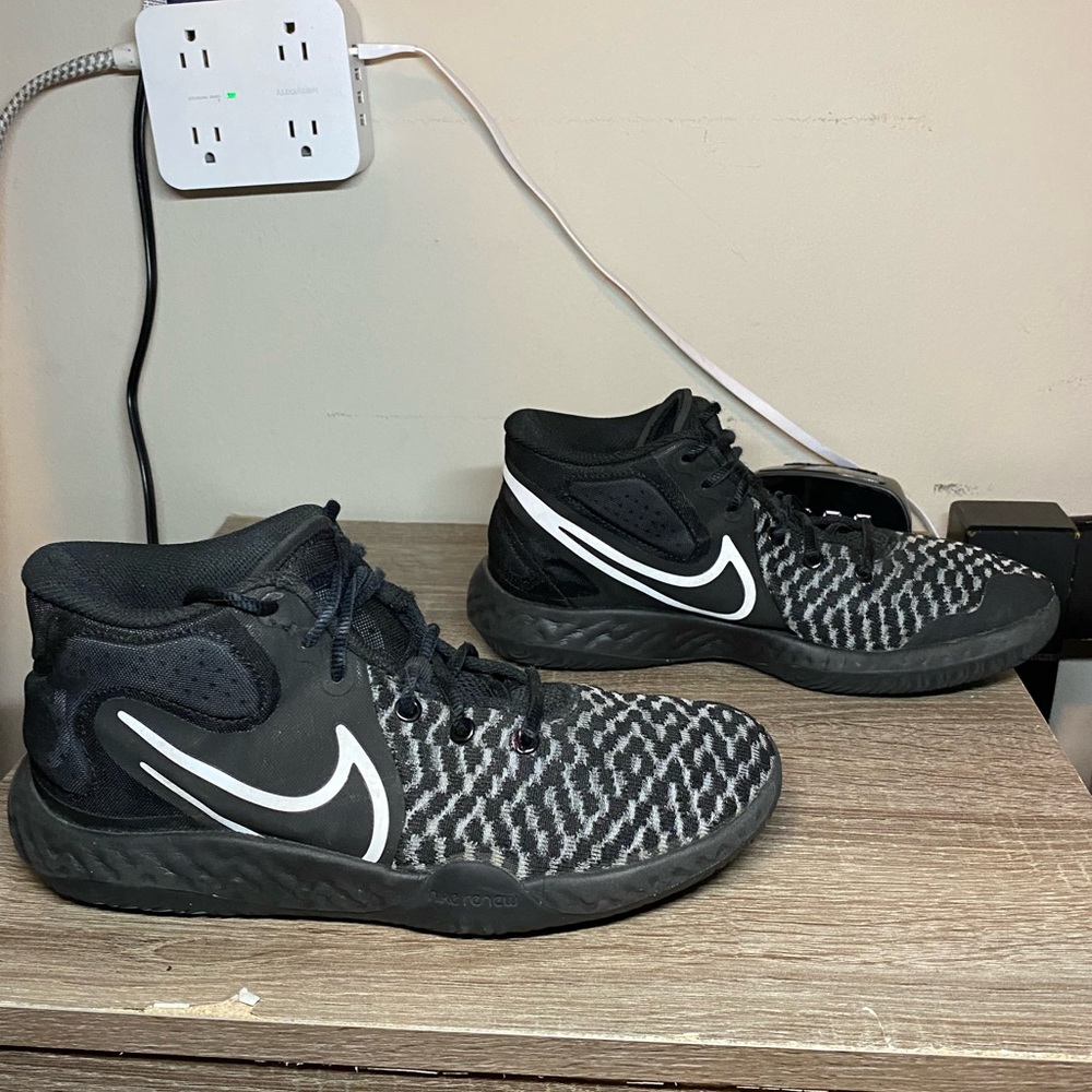 Nike KD Trey 5 VIII Black Gray Basketball Shoes CK2090-003 Men's Size 8